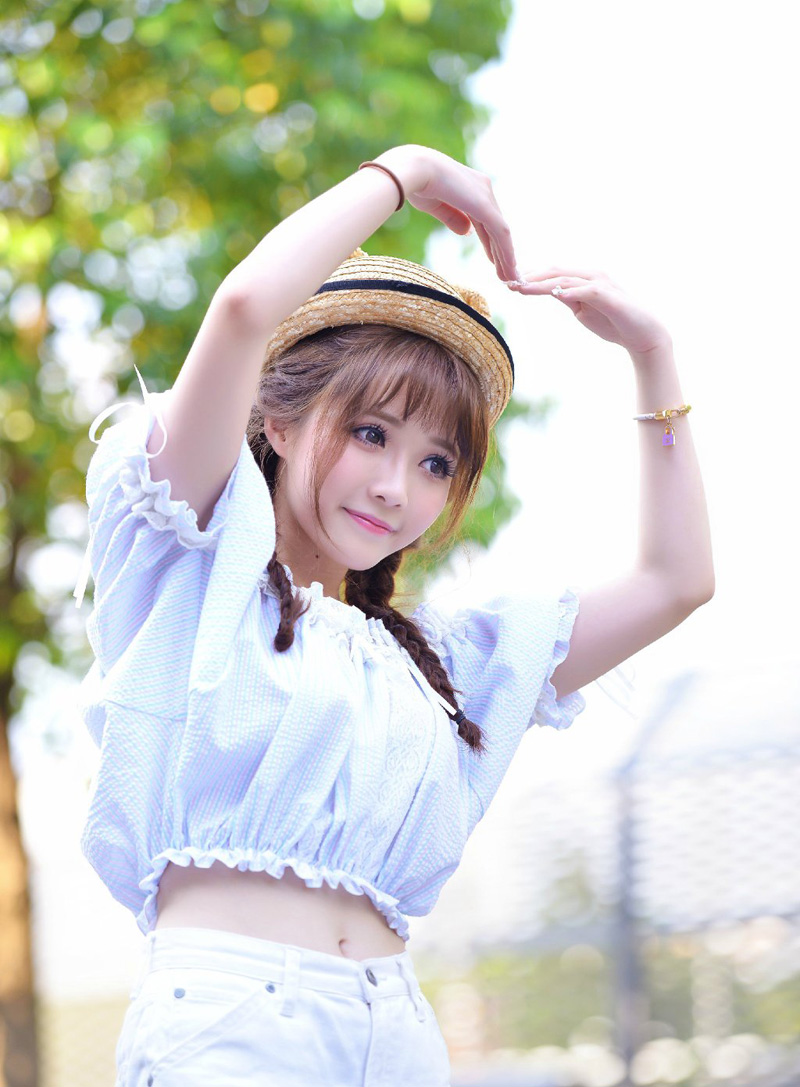 在现在的社会里，我分享快乐，是希望大家看到以后都能快乐。我隐藏痛苦，是害怕大家看到以后更快乐——韩寒